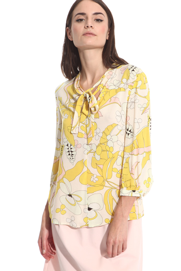 Blusa in tessuto fluido Intrend Blusa in tessuto fluido Intrend