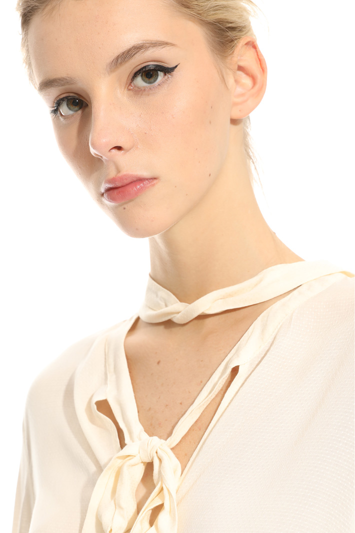 Blusa in tessuto fluido Intrend Blusa in tessuto fluido Intrend