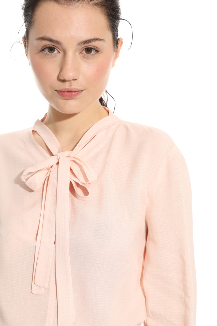 Blusa in tessuto fluido Intrend Blusa in tessuto fluido Intrend