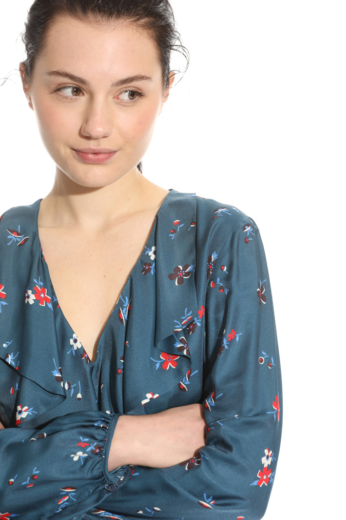 Dress with flounced neck Intrend Dress with flounced neck Intrend
