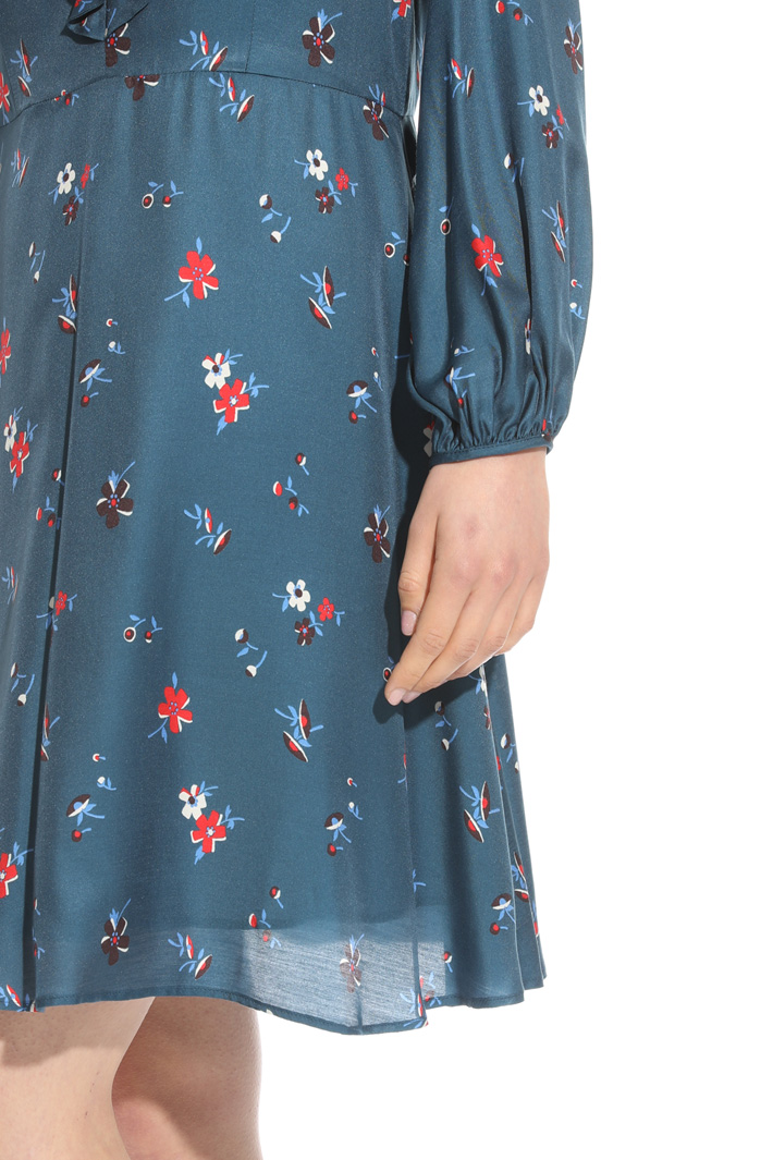 Dress with flounced neck Intrend Dress with flounced neck Intrend