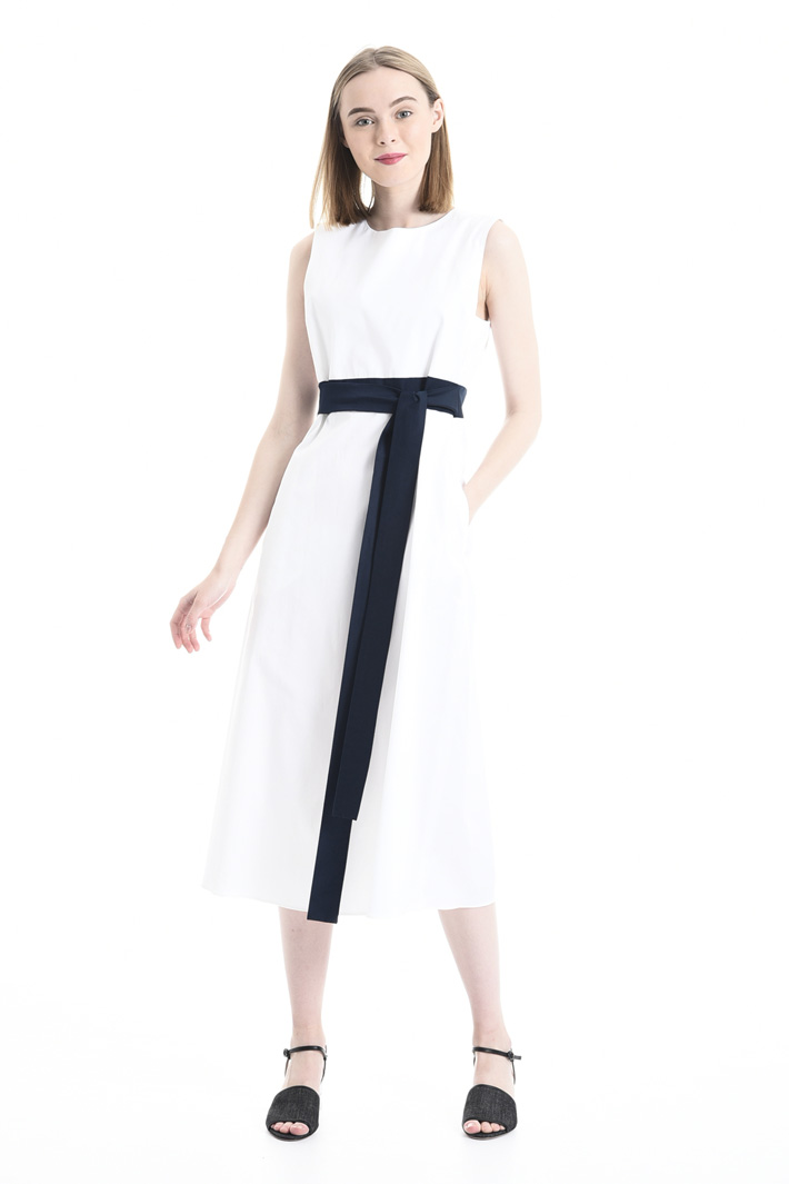 Self-tie sash dress Intrend Self-tie sash dress Intrend