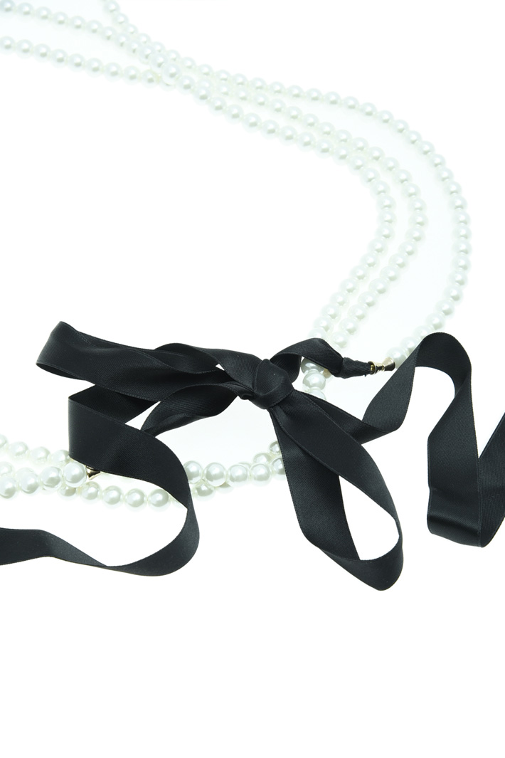 Long necklace with pearls
Intrend Long necklace with pearls
Intrend