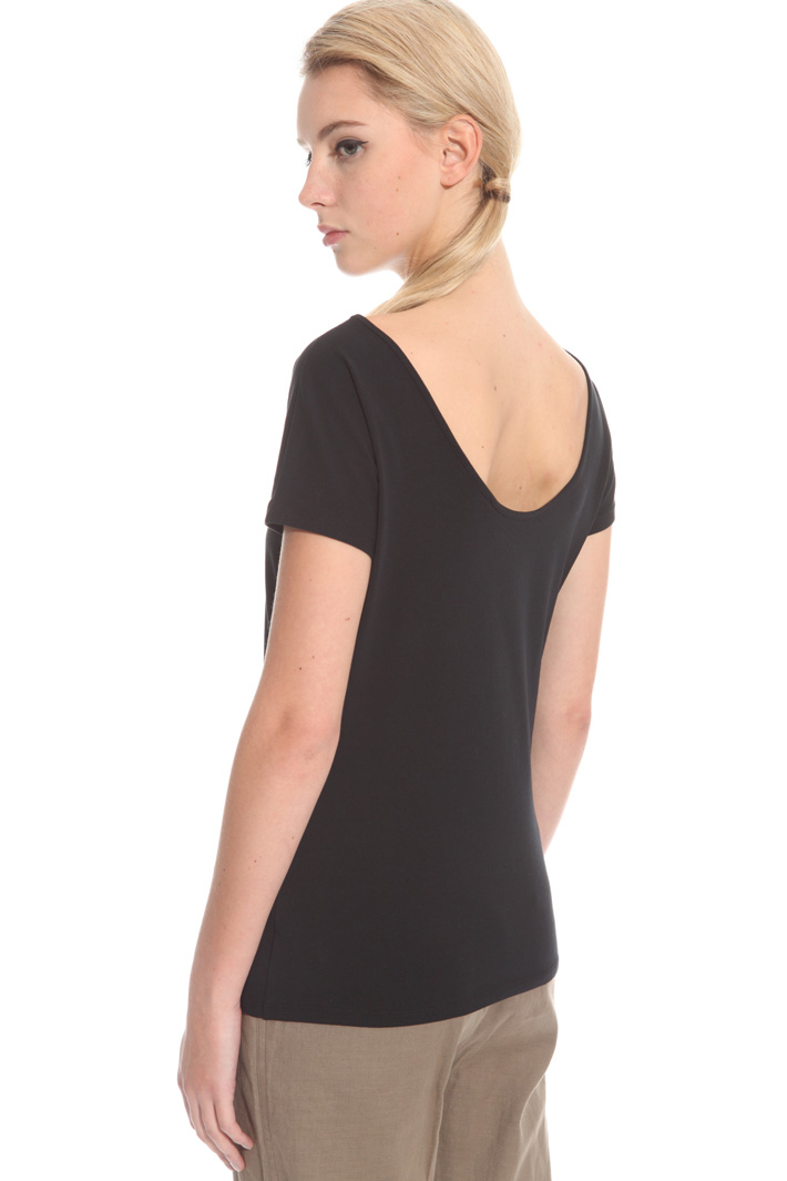 T-shirt con scollo ampio Intrend T-shirt con scollo ampio Intrend