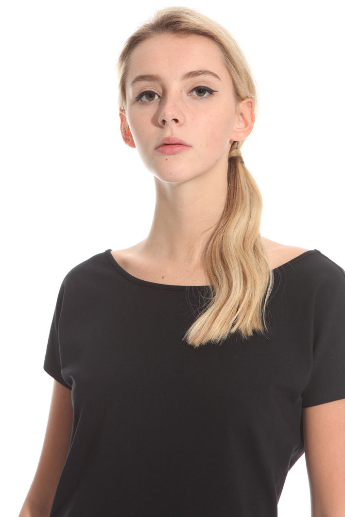 T-shirt con scollo ampio Intrend T-shirt con scollo ampio Intrend