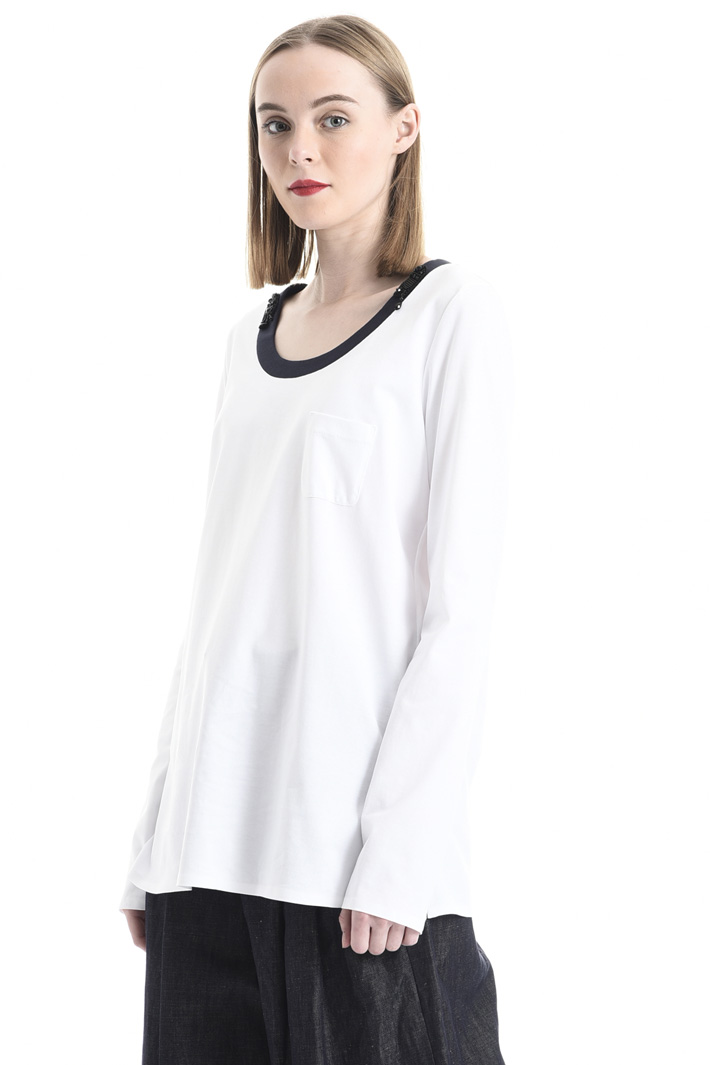 T-shirt con ricami al collo Intrend T-shirt con ricami al collo Intrend
