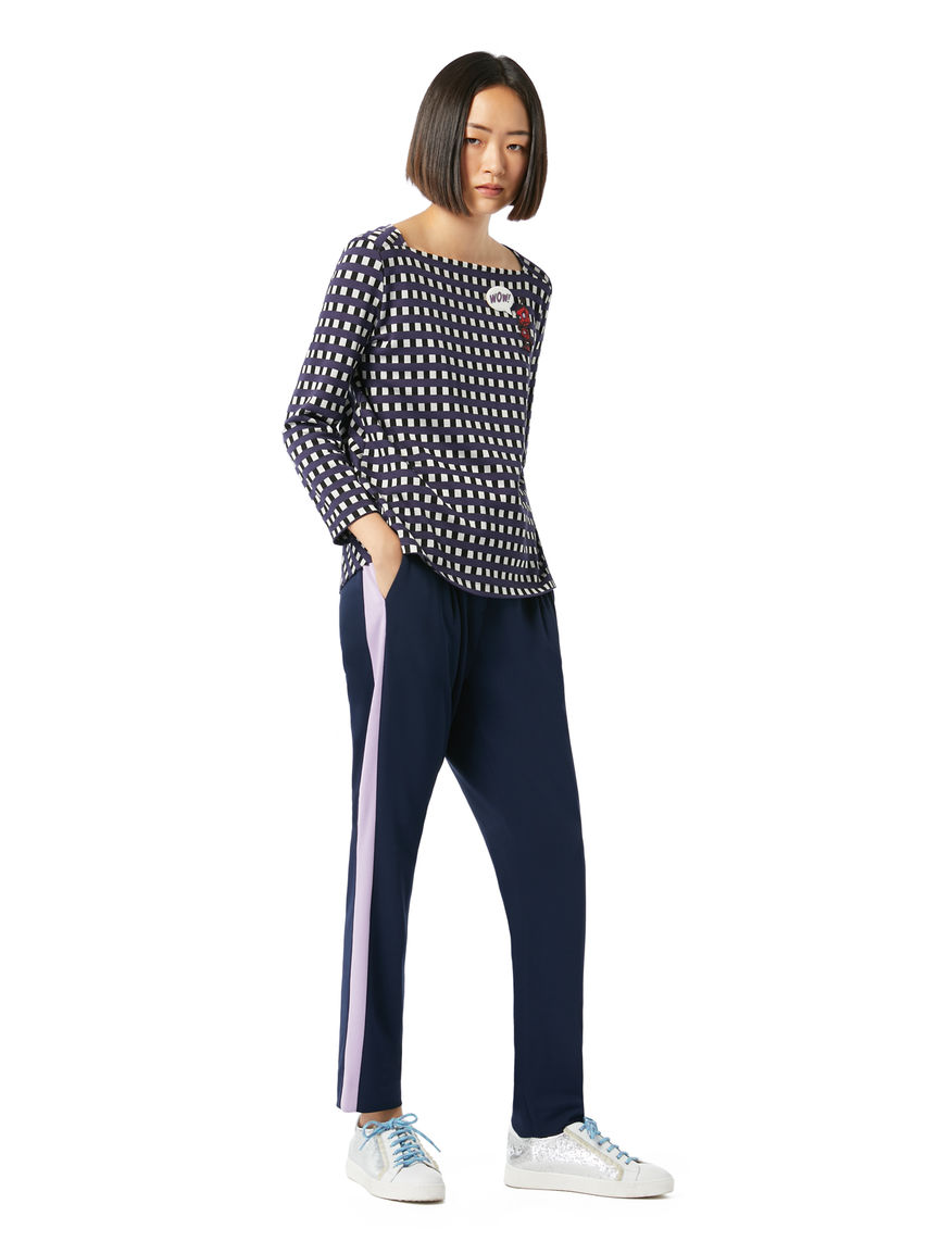 Maglia con patch e spilla Maglia con patch e spilla