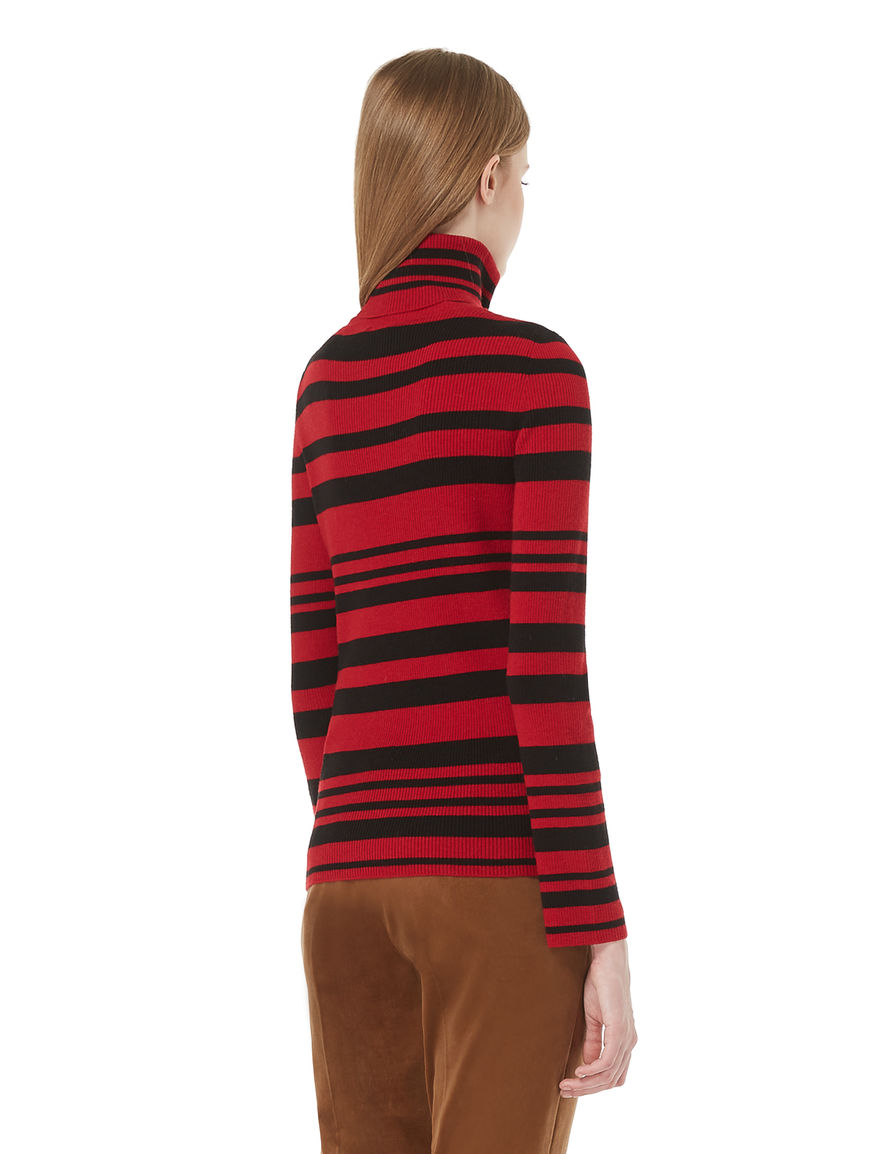 Semi-fitted turtleneck sweater Semi-fitted turtleneck sweater