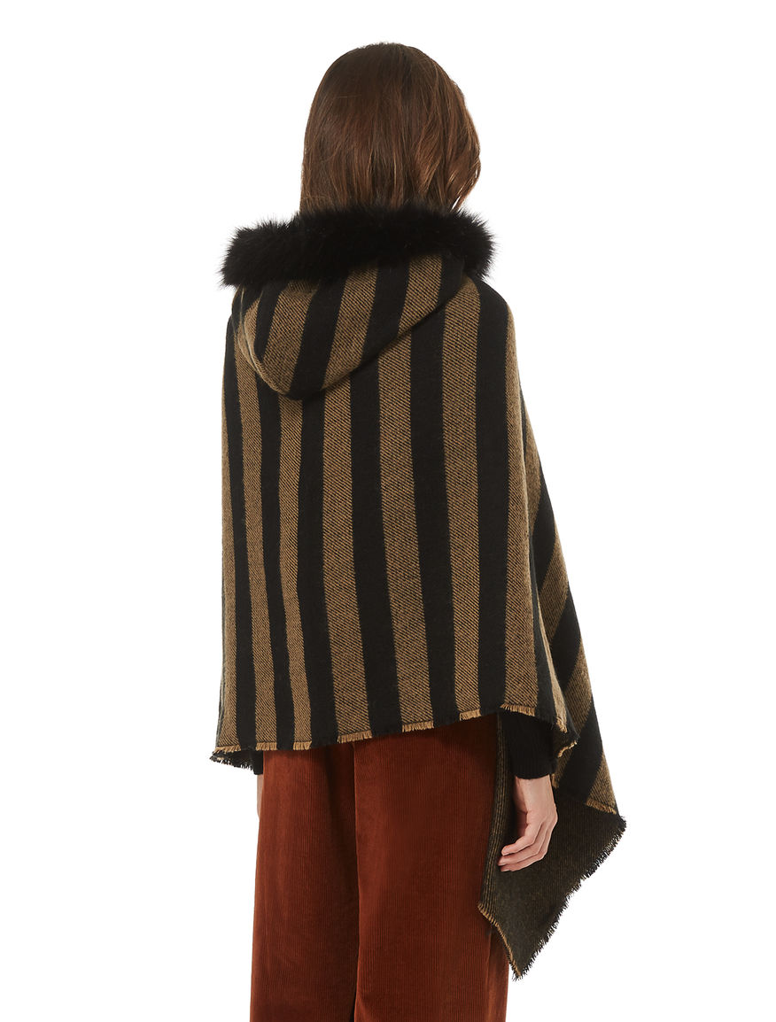 Poncho con cappuccio Poncho con cappuccio