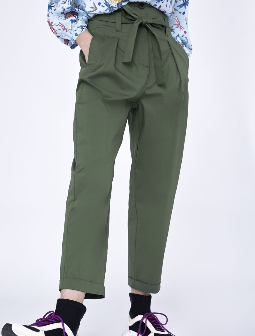 Pantaloni a vita alta Pantaloni a vita alta