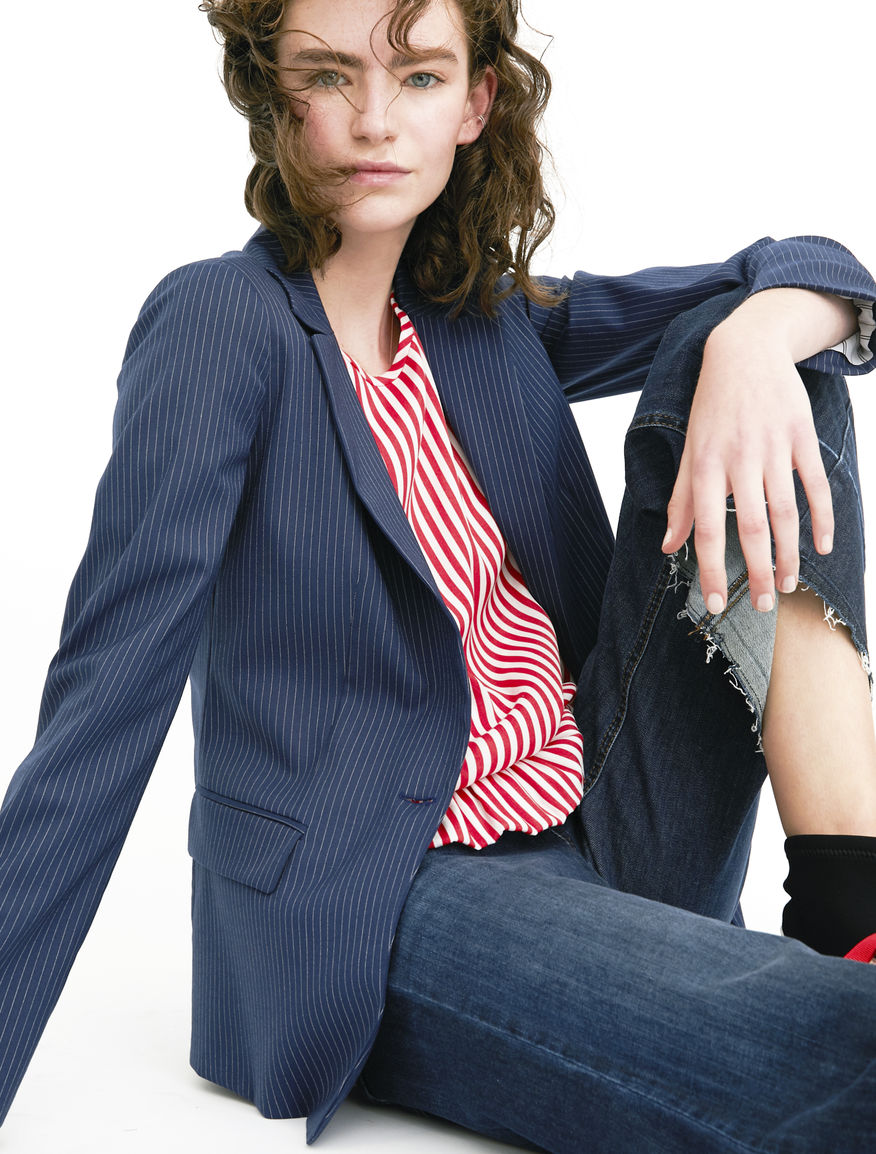 Semi-fitted blazer Semi-fitted blazer