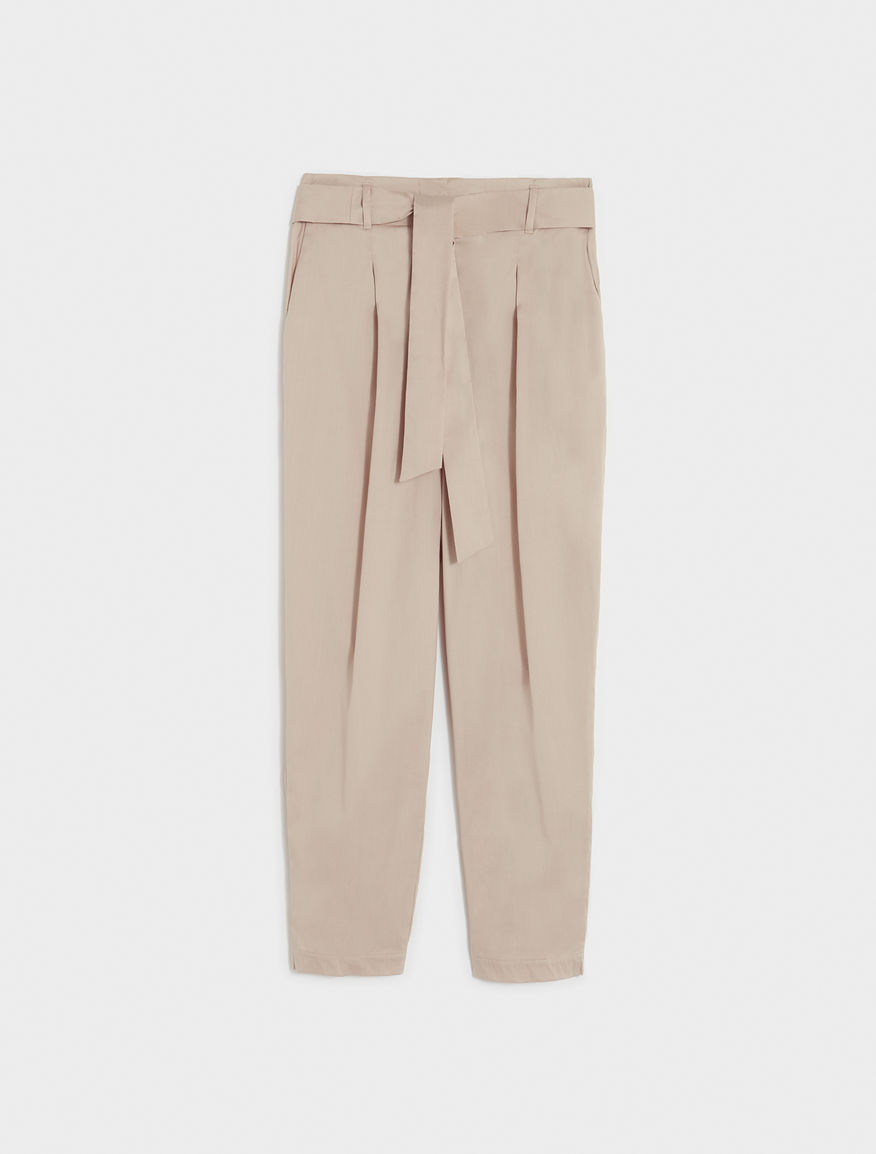 Pantaloni a carota Pantaloni a carota
