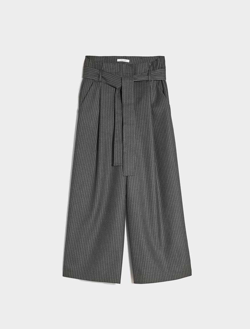 Pantaloni cropped Pantaloni cropped