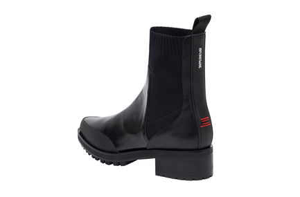 Stivaletto in pelle con inserto a calzino
