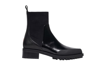 Stivaletto in pelle con inserto a calzino