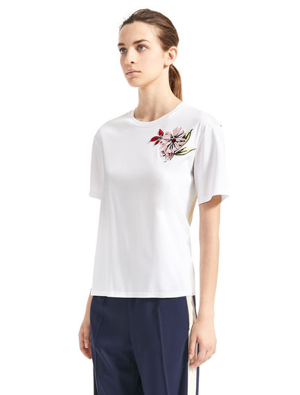 T-shirt con fiore ricamato e pieghe