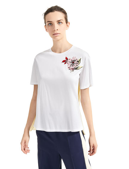 T-shirt con fiore ricamato e pieghe