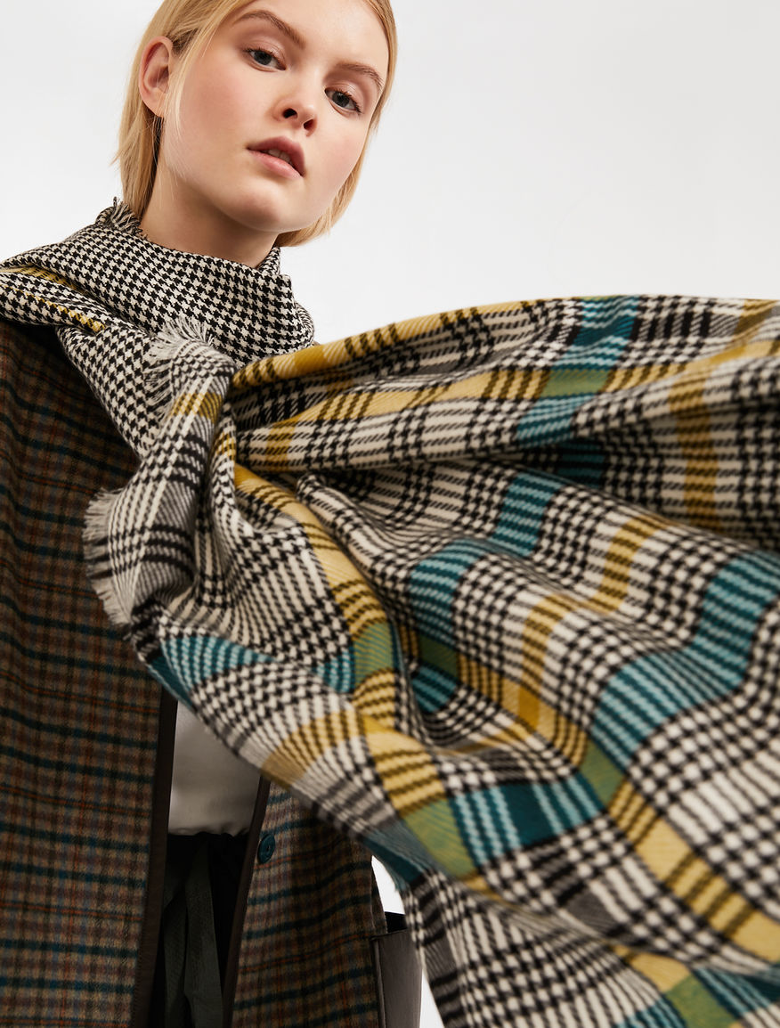 Wool stole Weekend Maxmara Wool stole Weekend Maxmara